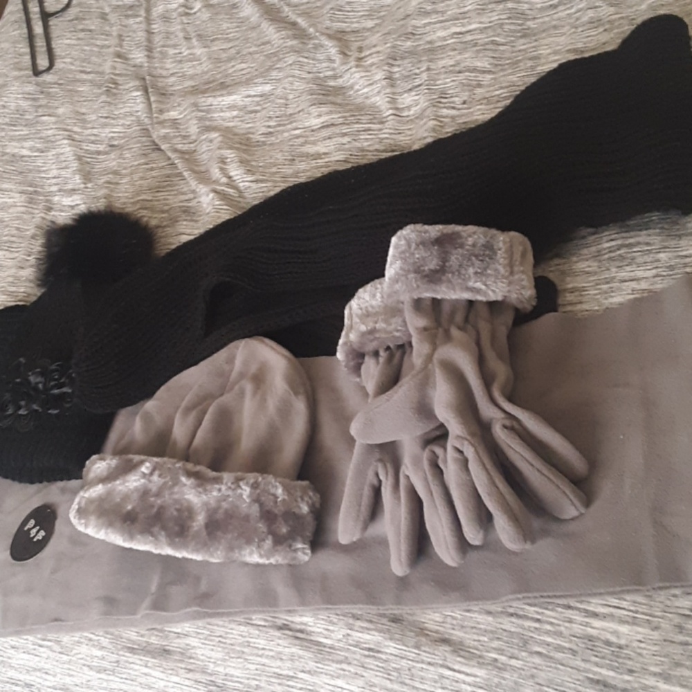 Lot of 3 scarfs 2 beanie hats and gloves bundle